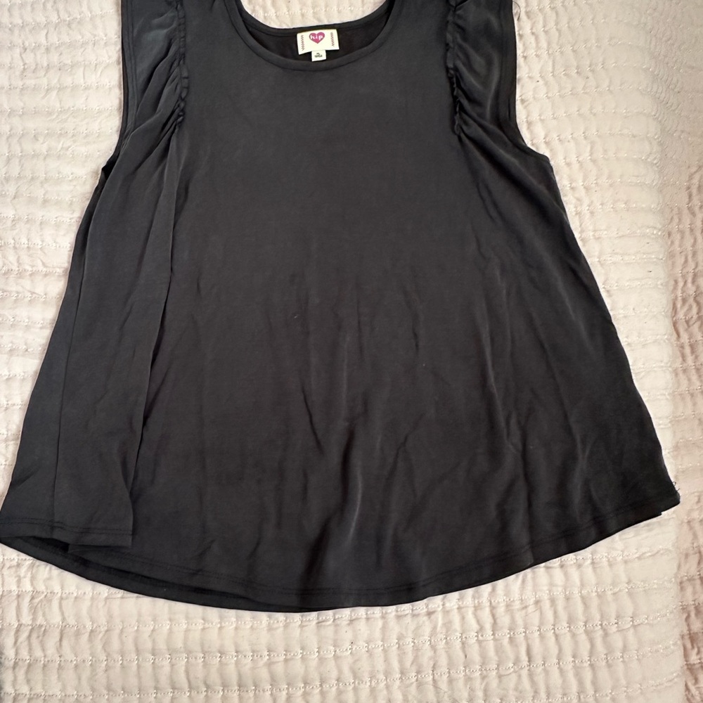 Black h.i.p XL shirt